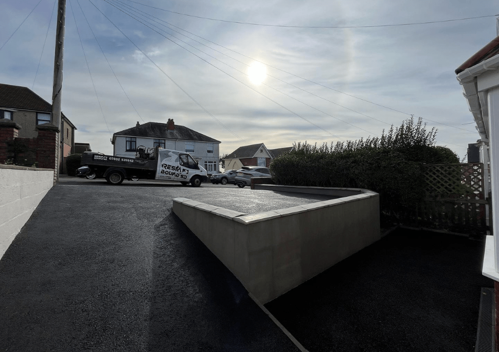 A driveway in Swansea that Resin Bound by SD installed tarmac as the finish