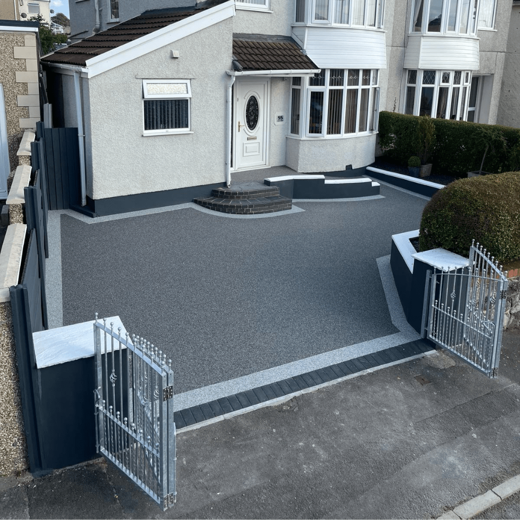 Photo of a grey Swansea resin driveway